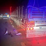 Manavgat'ta park halindeki tıra çarpan motosikletin sürücüsü yaşamını yitirdi