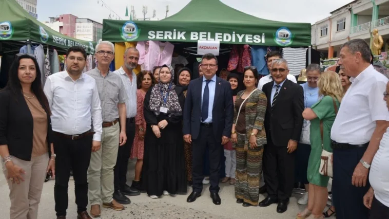 Serik'te halk eğitim sergisi açıldı