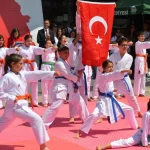 Serik'te renkli gösteriler