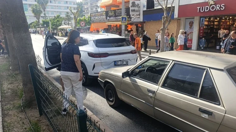 Sıfır araca çarptı, ehliyetsiz ve alkollü çıktı