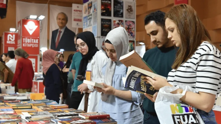 Ünlü yazarlardan Kepez Kitap Fuarı’na övgüler