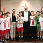 Başkan Kotan şampiyonları ağırladı