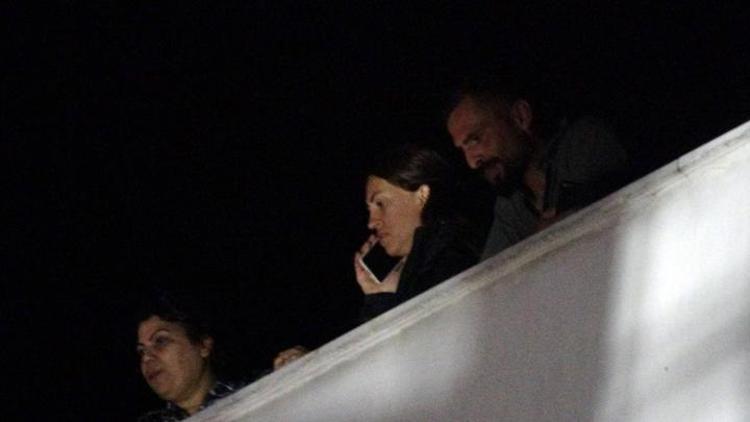 Antalyada apartmanda yangın paniği Binadakiler çatıya çıktı