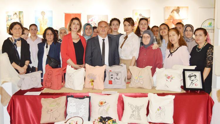 Antalyada Başrolde Kadın sergisi