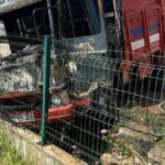 Antalyada Park halindeki kamyonet yandı