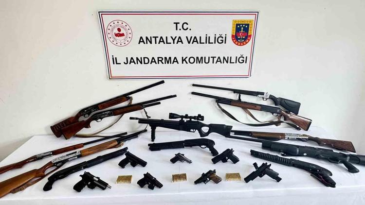 Alanyada silah ve mühimmat kaçakçılığı operasyonu