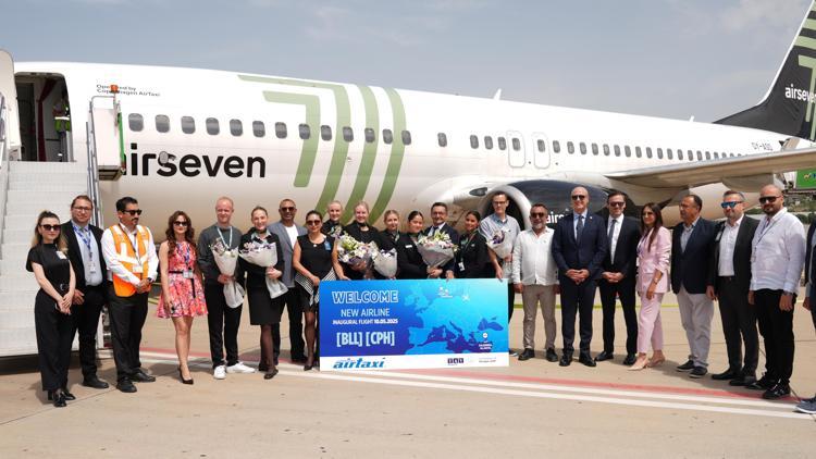 Danimarkalı turistlere çiçekli karşılama