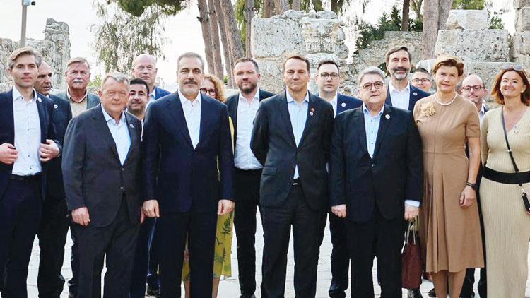 NATO bakanları Antalya’da buluştu