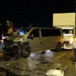 3 kamyon, tur aracı ve otomobilin karıştığı zincirleme kaza