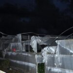 Antalyada hortum; seralar zarar gördü, evlerin çatısı uçtu