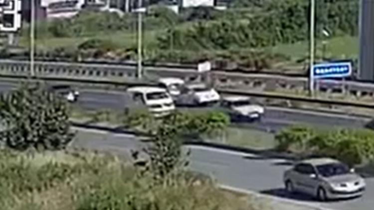 Yolda aniden durunca kazaya neden oldu