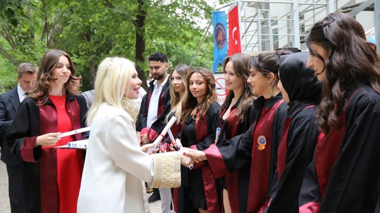 Sağlık Hizmetleri MYO öğrencileri mezun oldu