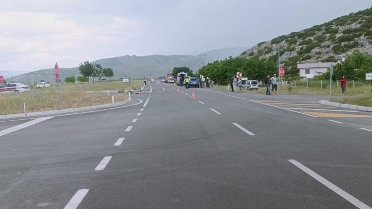 Antalyada otomobil ile hafif ticari araç çarpıştı: 1 ölü, 3 yaralı