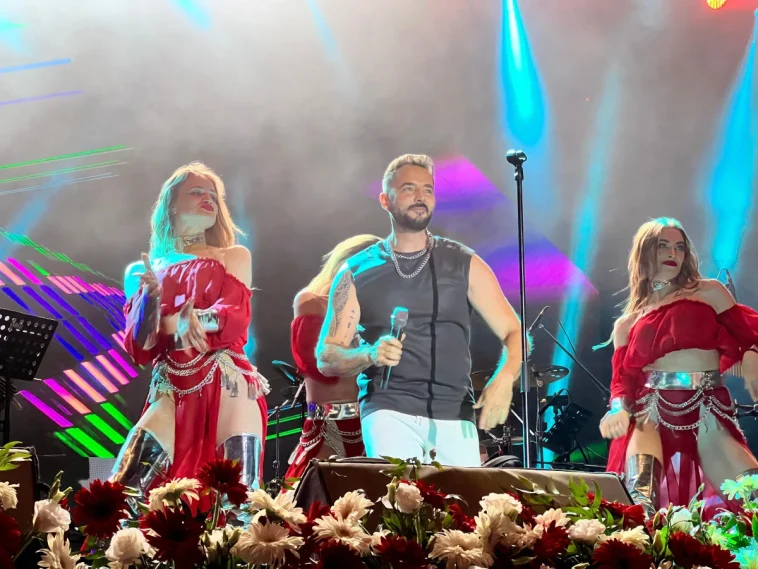 Alanya sahnesinde Gökhan Özen vardı