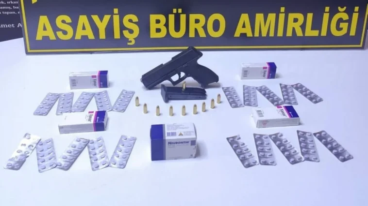 Alanya'da ruhsatsız silah ve uyuşturucu hap ele geçirildi