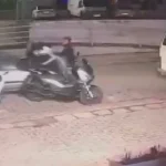 Alanya'da sokakta tartıştığı kişilerin üzerine otomobil sürdü