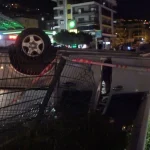 Alanya'da takla atan otomobil hurdaya döndü