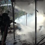 Anız yangının sıçradığı daire küle döndü