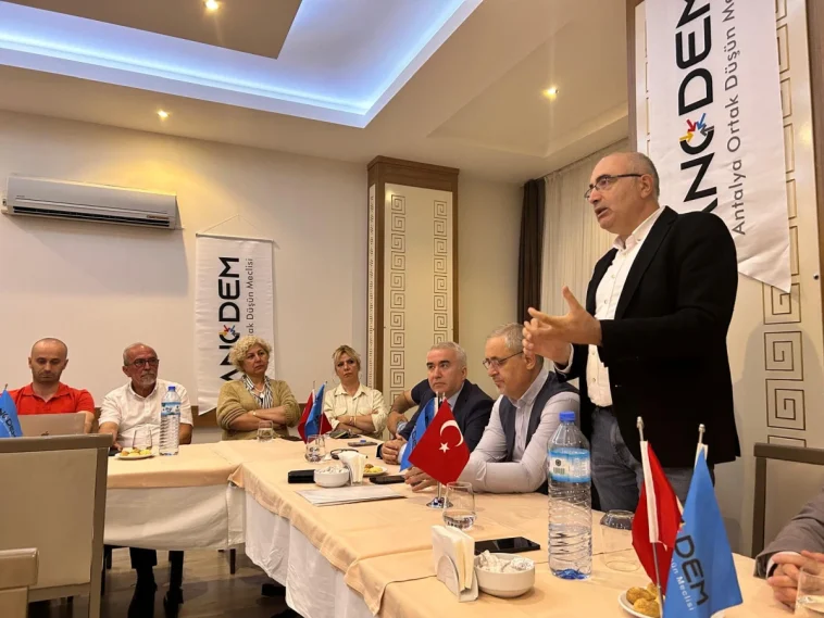 ANODEM'de küresel ticaret savaşları konuşuldu