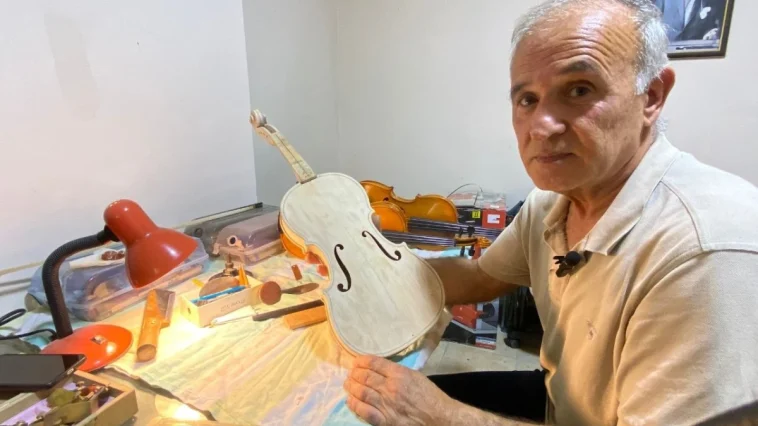 Antalya Aksu’da keman yapım ustasının hikayesi
