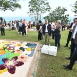 Antalya çiçeklerle açık hava galerisine döndü