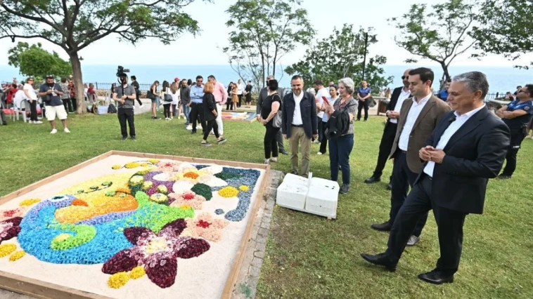 Antalya çiçeklerle açık hava galerisine döndü