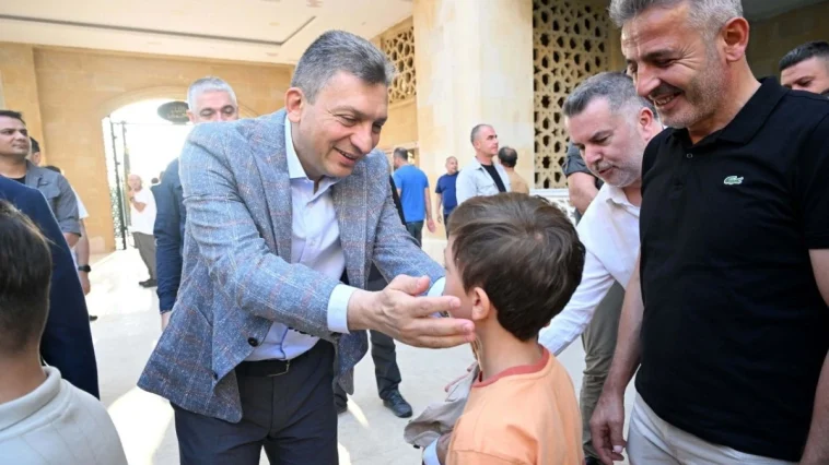 Antalya Valisi Şahin vatandaşla bayramlaştı