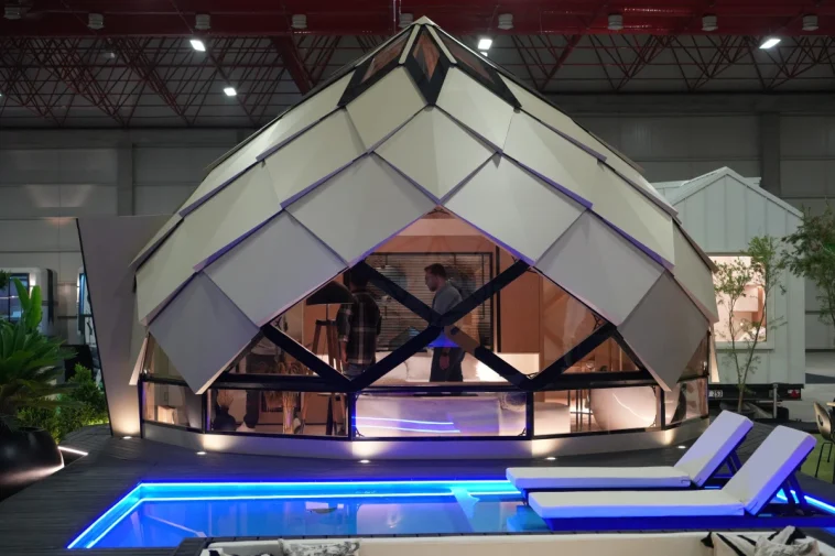 Antalya'da akıllı evlere fuar ziyaretçileri hayran kaldı