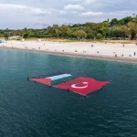 Antalya'da denizde Türk ve Filistin bayraklarıyla destek mesajı