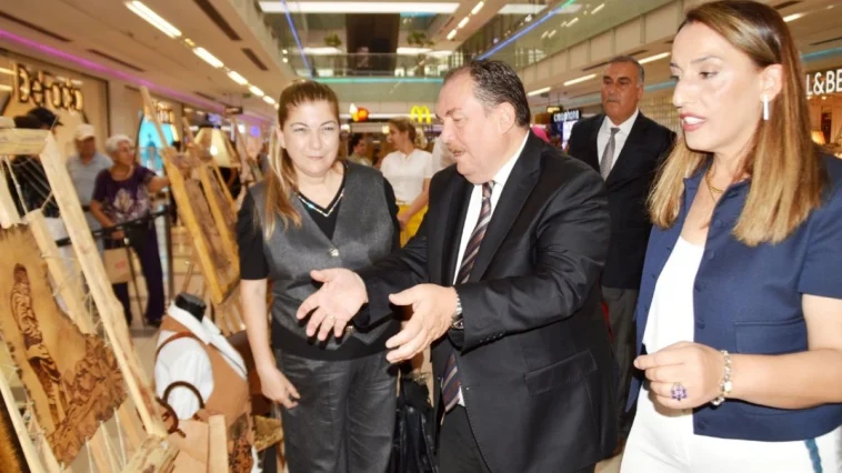 Antalya'da deri sanatı sergisi açıldı