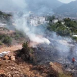 Antalya'da makilik alanda çıkan yangın söndürüldü