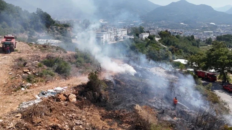Antalya'da makilik alanda çıkan yangın söndürüldü