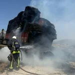 Antalya’da saman yüklü tır alev alev yandı