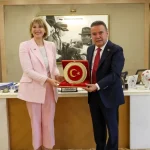 Birleşik Krallık Türkiye Büyükelçisi Başkan Muhittin Böcek’i ziyaret etti