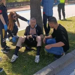 Bisiklet yoluna park edilen otomobile çarpan bisiklet sürücüsü yaralandı