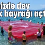 Denizde dev Türk bayrağı açtılar
