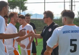 Emre Belözoğlu'ndan AÜ öğrencilerine sürpriz