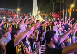 Fenerbahçe'nin zaferini dev ekrandan izlediler