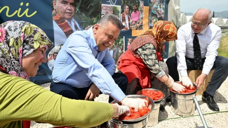 FoodFest Kumluca'da domates hasadıyla başladı