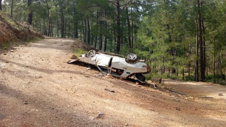 Gazipaşa'da şarampole uçan otomobilin sürücüsü yaralandı