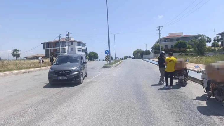 Hafif ticari araca çarpan motosiklet sürücüsü yaralandı