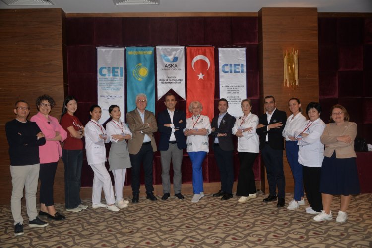 KAZAKİSTAN TURİZM LİSESİ ÖĞRETMENLERİ ASKA LARA RESORT HOTEL'DE EĞİTİM ALDI