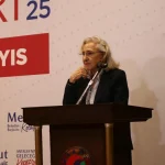 İnci Aral Kepez Kitap Fuarı’nda okurlarıyla buluştu