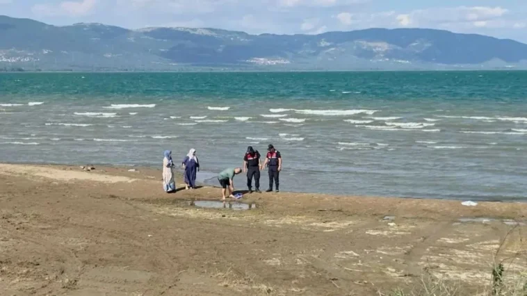 Kahreden olay... Önce terlikleri sonra cansız bedenleri bulundu