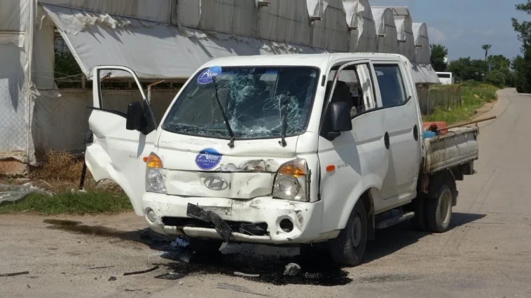 Kamyon ile hafif ticari araç çarpıştı: 2 yaralı