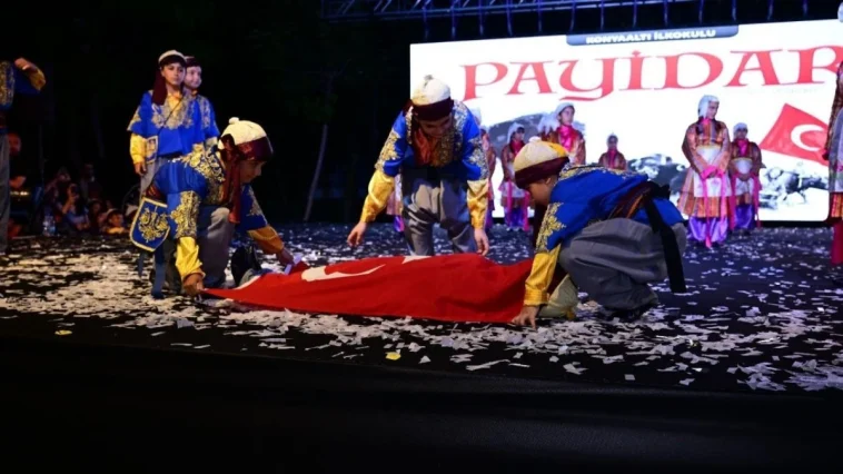 Konyaaltı İlkokulu'ndan halk oyunları şenliği