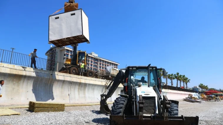Konyaaltı Sahili yaza hazır