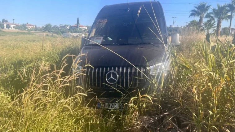 Köpeğe çarpmamak için direksiyonu tarlaya kırdı