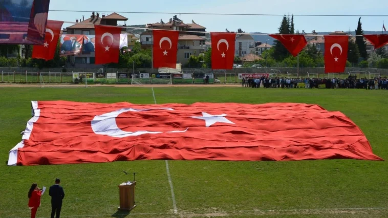 Korkuteli'nde bayrak gösterisi gerçekleştirildi