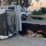 Manavgat'ta kamyonet devrildi: 3 yaralı